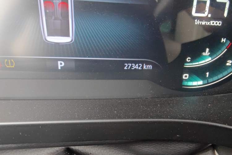 Used Roewe iMAX8 2023 400TGI Comfort Edition Odometer Close Up