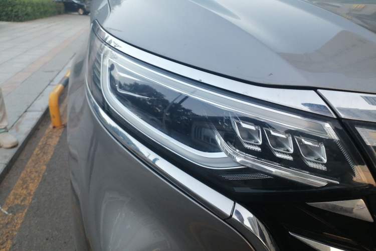 Used Roewe iMAX8 2023 400TGI Elite Edition Right Front Headlight