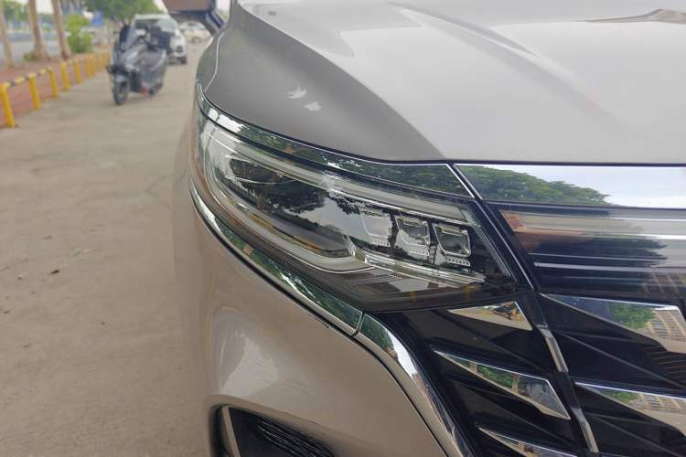Used Roewe iMAX8 2023 400TGI Comfort Edition Right Front Headlight