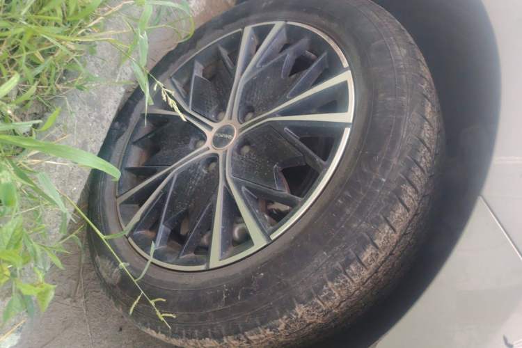 Used Roewe iMAX8 2023 400TGI Elite Edition Right Front Wheel Hub