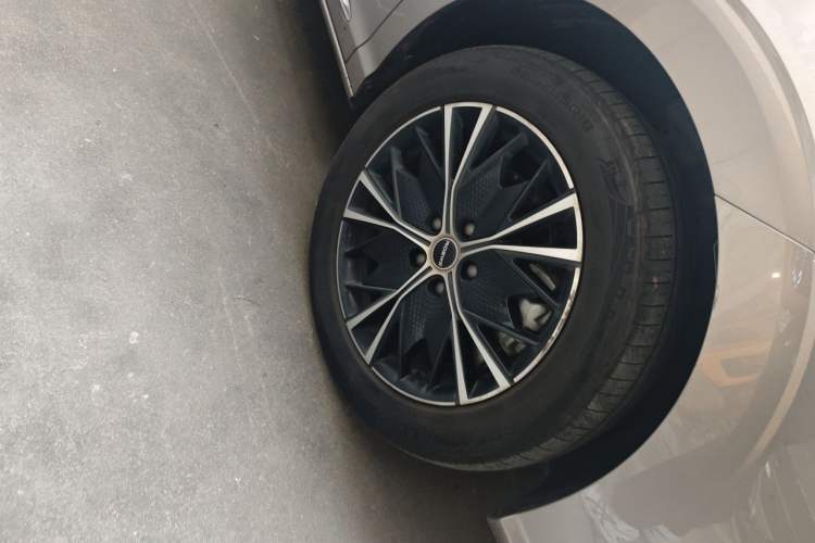 Used Roewe iMAX8 2023 400TGI Comfort Edition Right Front Wheel Hub