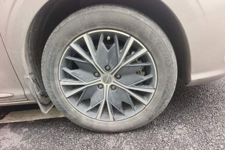 Used Roewe iMAX8 2023 400TGI Comfort Edition Right Front Wheel Hub