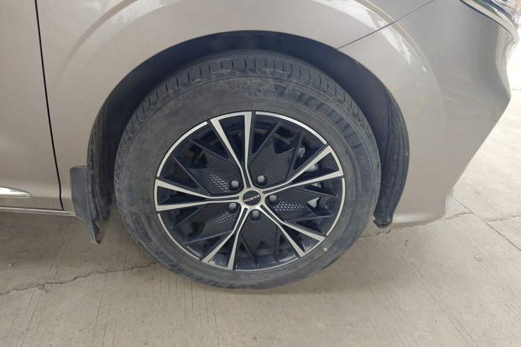 Used Roewe iMAX8 2023 400TGI Comfort Edition Right Front Wheel Hub