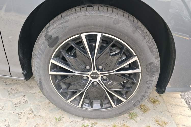Used Roewe iMAX8 2023 400TGI Comfort Edition Right Front Wheel Hub