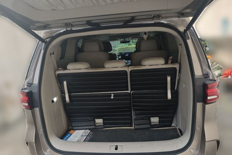 Used Roewe iMAX8 2023 400TGI Comfort Edition Trunk