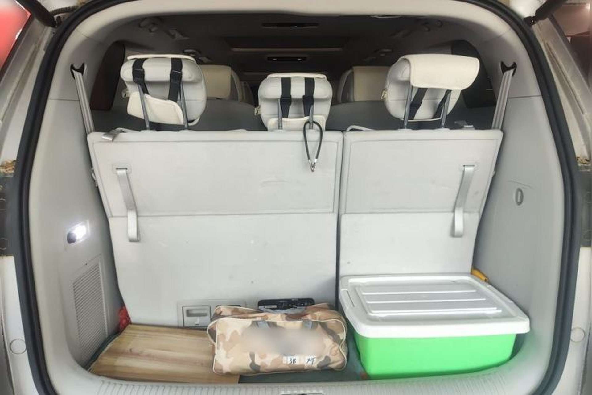 Used Roewe iMAX8 2023 400TGI Comfort Edition Trunk