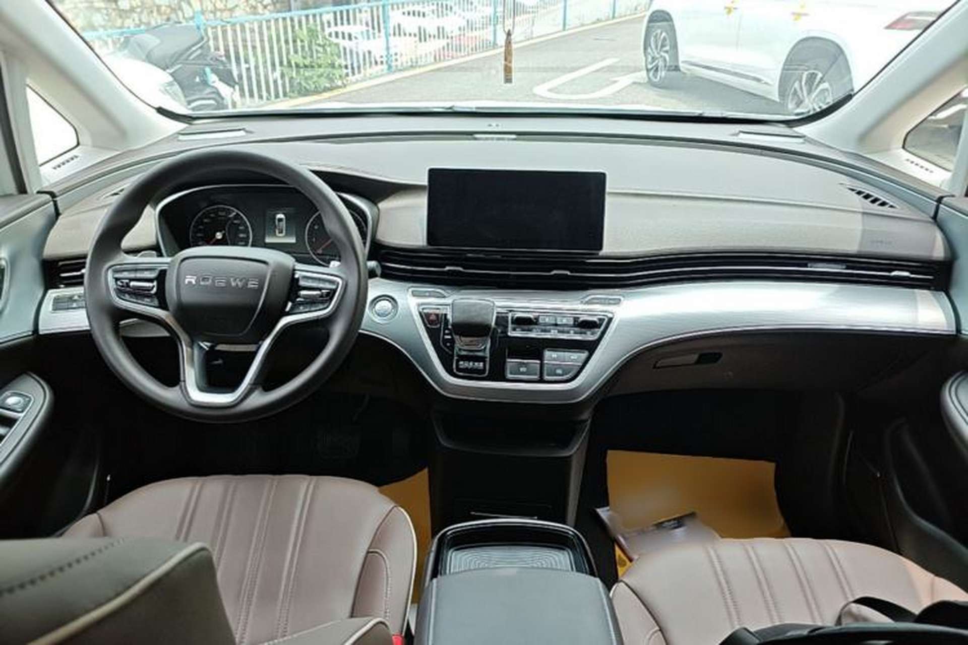 Used Roewe iMAX8 2023 400TGI Comfort Edition Center Console