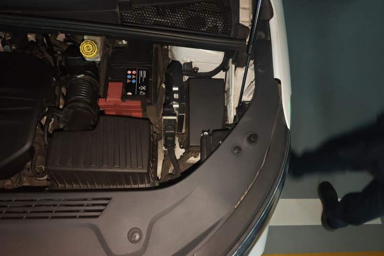 Used Roewe iMAX8 2023 400TGI Comfort Edition Engine Bay Left