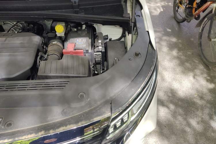 Used Roewe iMAX8 2023 400TGI Comfort Edition Engine Bay Left