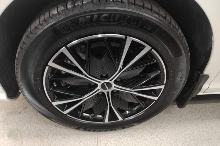 Used Roewe iMAX8 2023 400TGI Comfort Edition Left Front Wheel Hub