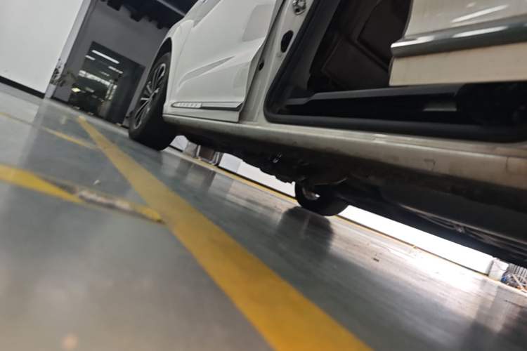 Used Roewe iMAX8 2023 400TGI Comfort Edition Left Side Sill