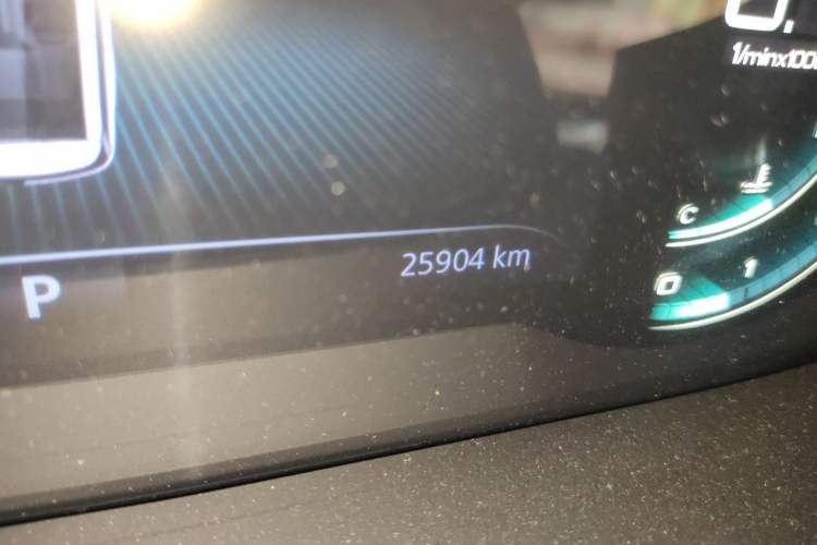Used Roewe iMAX8 2023 400TGI Comfort Edition Odometer Close Up