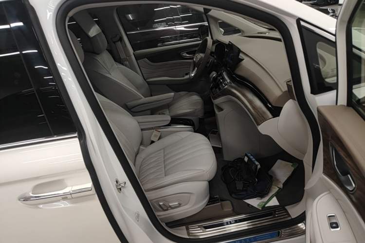 Used Roewe iMAX8 2023 400TGI Comfort Edition Right Front Seat