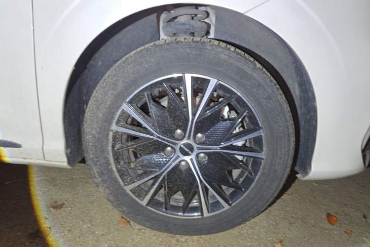 Used Roewe iMAX8 2023 400TGI Elite Edition Right Front Wheel Hub
