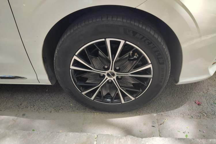 Used Roewe iMAX8 2023 400TGI Comfort Edition Right Front Wheel Hub