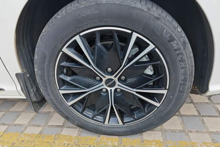 Used Roewe iMAX8 2023 400TGI Comfort Edition Right Front Wheel Hub