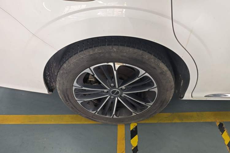 Used Roewe iMAX8 2023 400TGI Comfort Edition Right Rear Wheel Hub