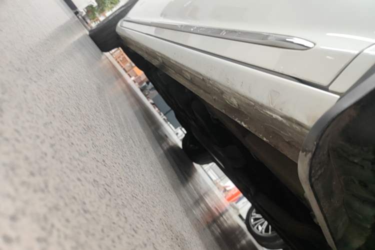 Used Roewe iMAX8 2023 400TGI Comfort Edition Right Side Sill