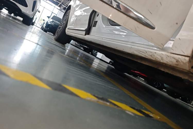 Used Roewe iMAX8 2023 400TGI Comfort Edition Right Side Sill