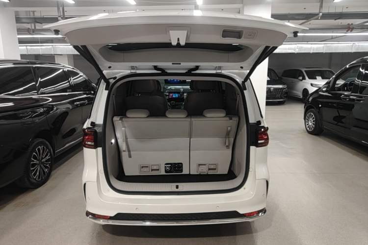 Used Roewe iMAX8 2023 400TGI Comfort Edition Trunk