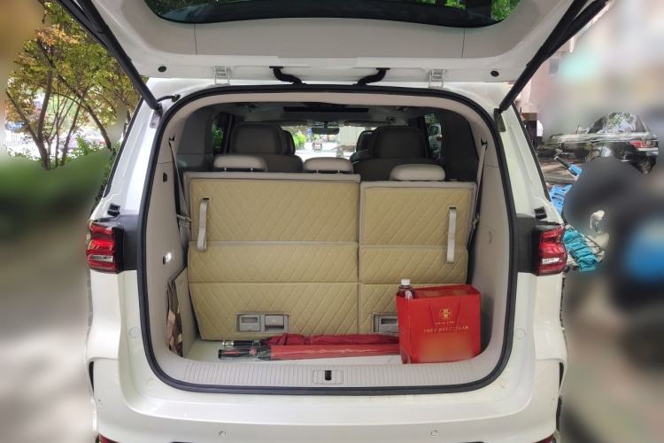 Used Roewe iMAX8 2023 400TGI Comfort Edition Trunk