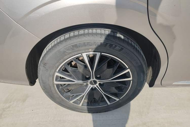 Used Roewe iMAX8 2023 400TGI Comfort Edition Exterior 5