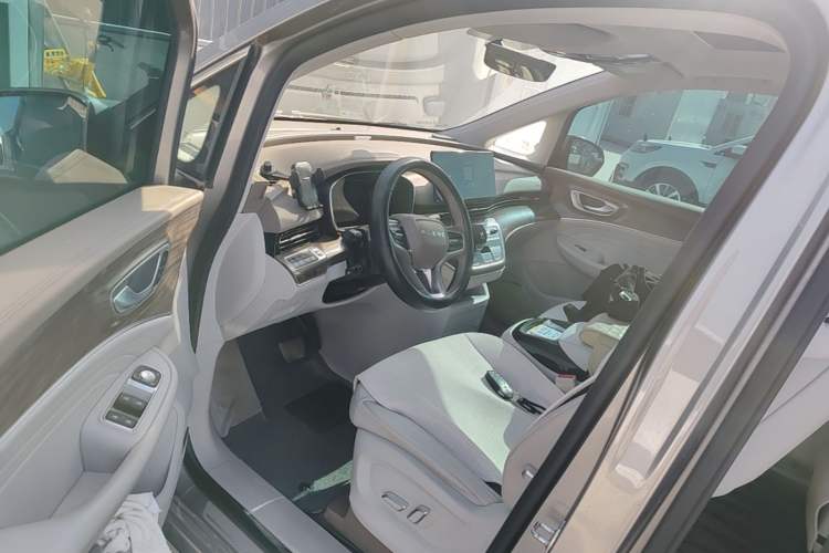 Used Roewe iMAX8 2023 400TGI Comfort Edition Left Front Seat
