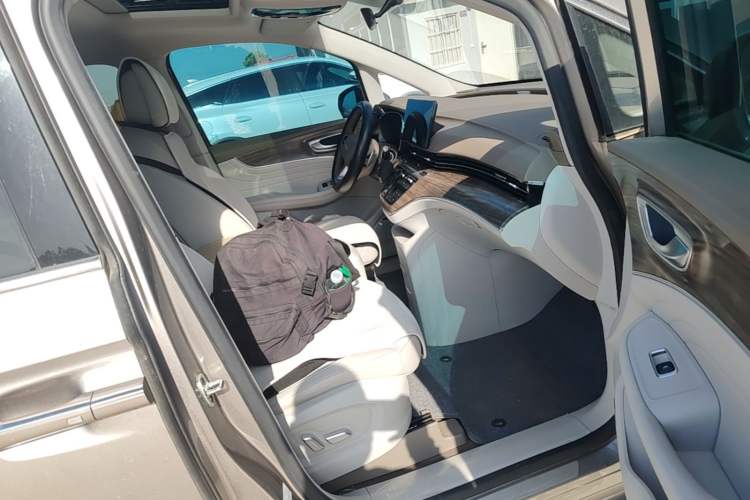Used Roewe iMAX8 2023 400TGI Comfort Edition Right Front Seat