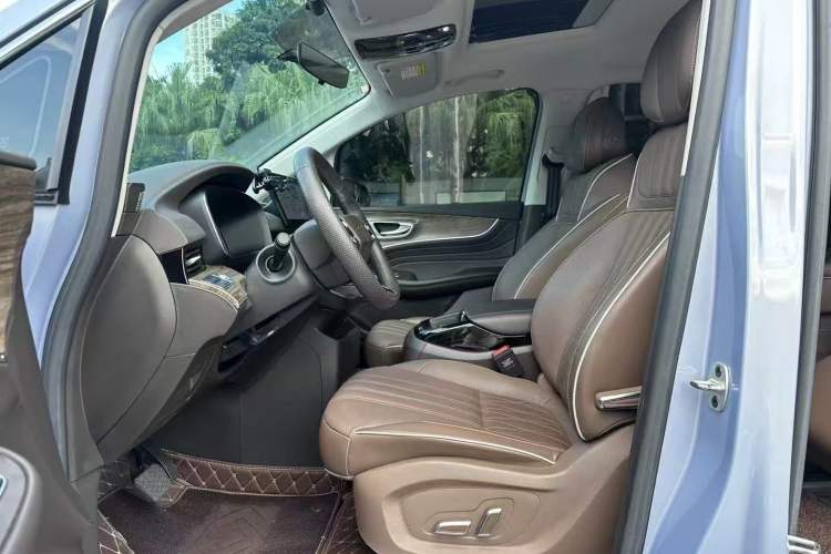 Used Roewe iMAX8 New Energy 2022 First-Class Platinum Edition Interior 1