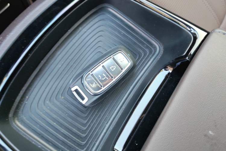 Used Roewe iMAX8 New Energy 2022 First-Class Platinum Edition Interior 1