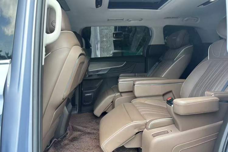 Used Roewe iMAX8 New Energy 2022 First-Class Platinum Edition Interior 2