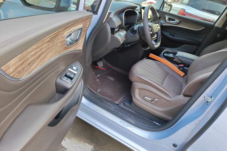 Used Roewe iMAX8 New Energy 2022 First-Class Platinum Edition Interior 3