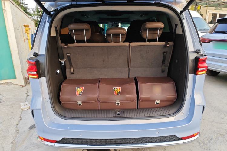 Used Roewe iMAX8 New Energy 2022 First-Class Platinum Edition Trunk