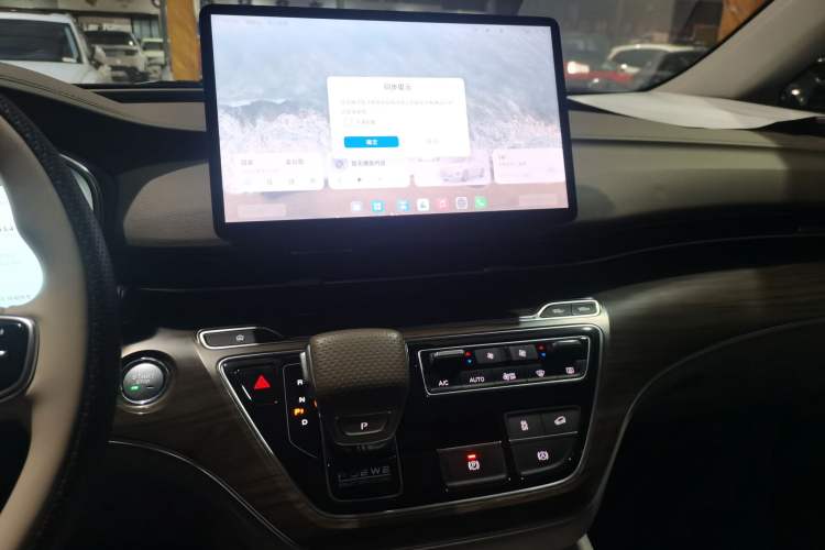 Used Roewe iMAX8 New Energy 2025 1.5T DMH Lu Zun Deluxe Edition Audio And AC Panel