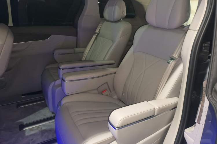 Used Roewe iMAX8 New Energy 2025 1.5T DMH Lu Zun Deluxe Edition Left Rear Seat