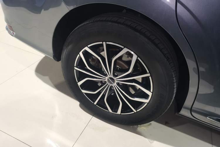 Used Roewe iMAX8 New Energy 2025 1.5T DMH Lu Zun Deluxe Edition Right Rear Wheel Hub