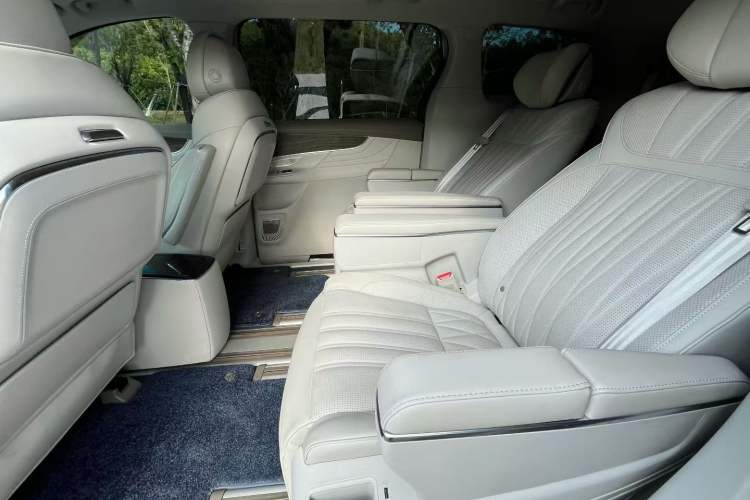 Used Roewe iMAX8 New Energy 2022 First-Class Platinum Edition Interior 5