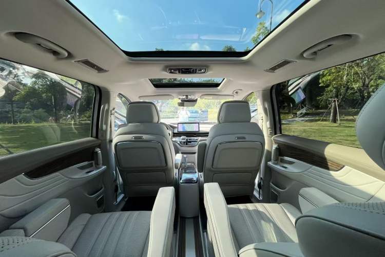 Used Roewe iMAX8 New Energy 2022 First-Class Platinum Edition Interior 6