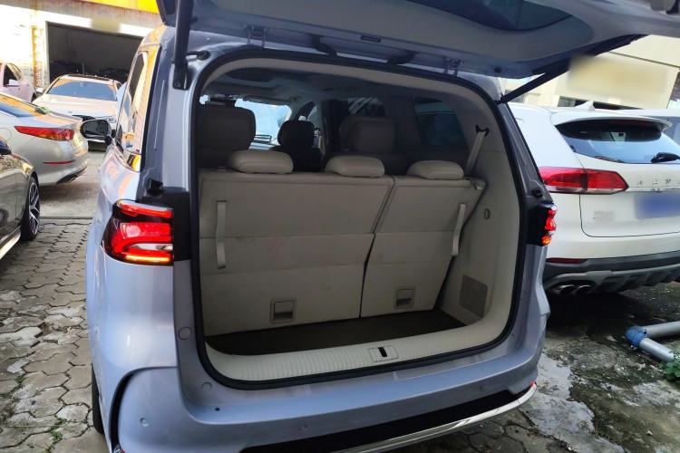Used Roewe iMAX8 New Energy 2022 First-Class Platinum Edition Trunk