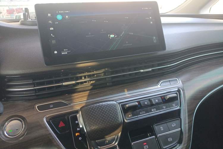 Used Roewe iMAX8 New Energy 2022 Golden Edition Audio And AC Panel