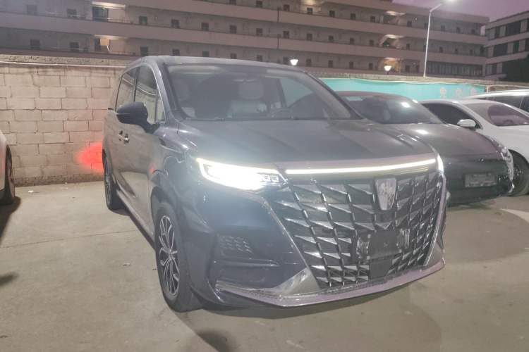 Used Roewe iMAX8 New Energy 2022 Golden Edition Front Right 45 Deg