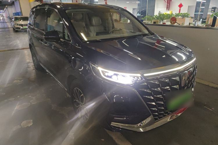 Used Roewe iMAX8 New Energy 2022 Golden Edition Front Right 45 Deg
