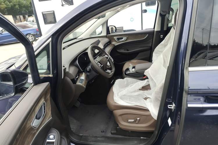Used Roewe iMAX8 New Energy 2022 Golden Edition Interior 3