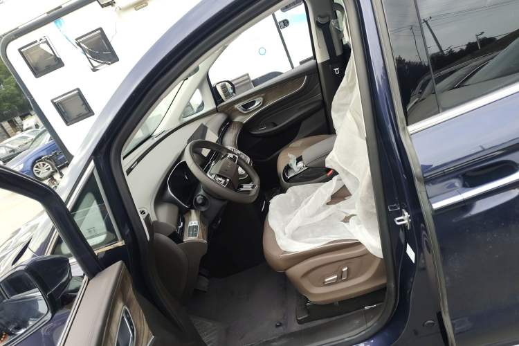Used Roewe iMAX8 New Energy 2022 Golden Edition Left Front Seat