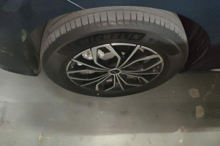 Used Roewe iMAX8 New Energy 2022 Golden Edition Left Front Wheel Hub