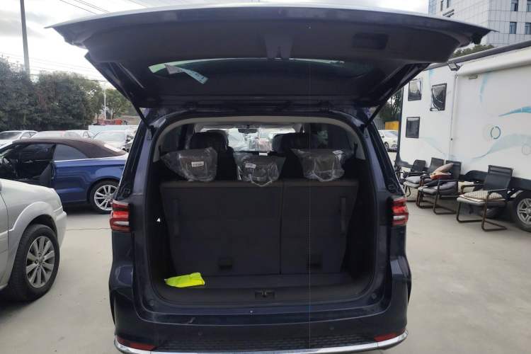 Used Roewe iMAX8 New Energy 2022 Golden Edition Trunk