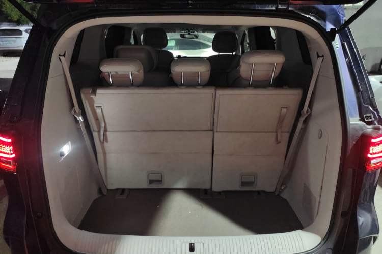 Used Roewe iMAX8 New Energy 2022 Golden Edition Trunk