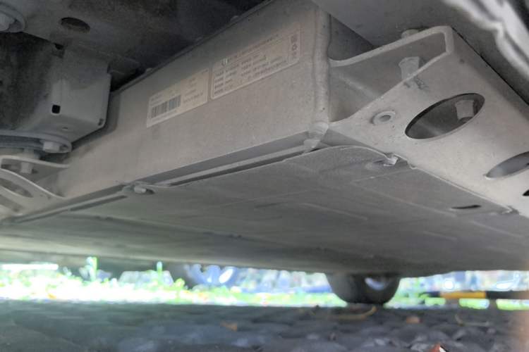 Used Roewe iMAX8 New Energy 2022 First-Class Platinum Edition Chassis Front Left