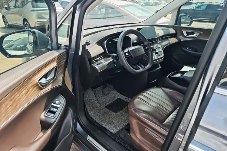 Used Roewe iMAX8 New Energy 2022 Silver Edition Driver Seat