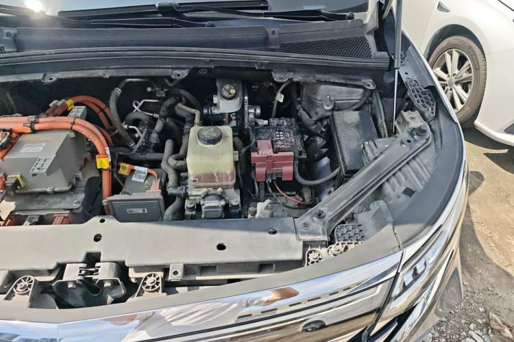 Used Roewe iMAX8 New Energy 2022 Silver Edition Engine Bay Left